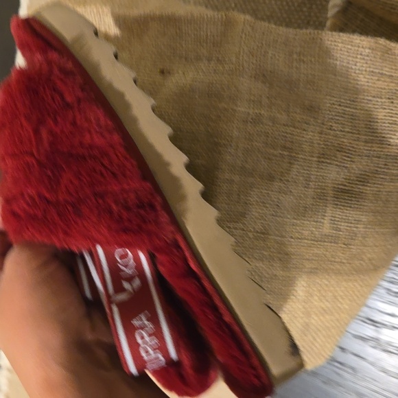 Koolaburra By UGG red shoes size 8! - Picture 5 of 5